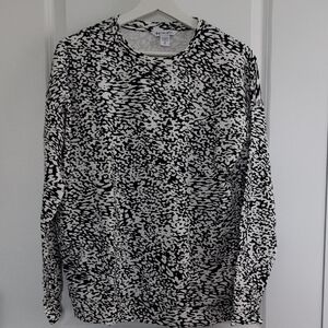 Athleta Black and White Patterned Sweatshirt